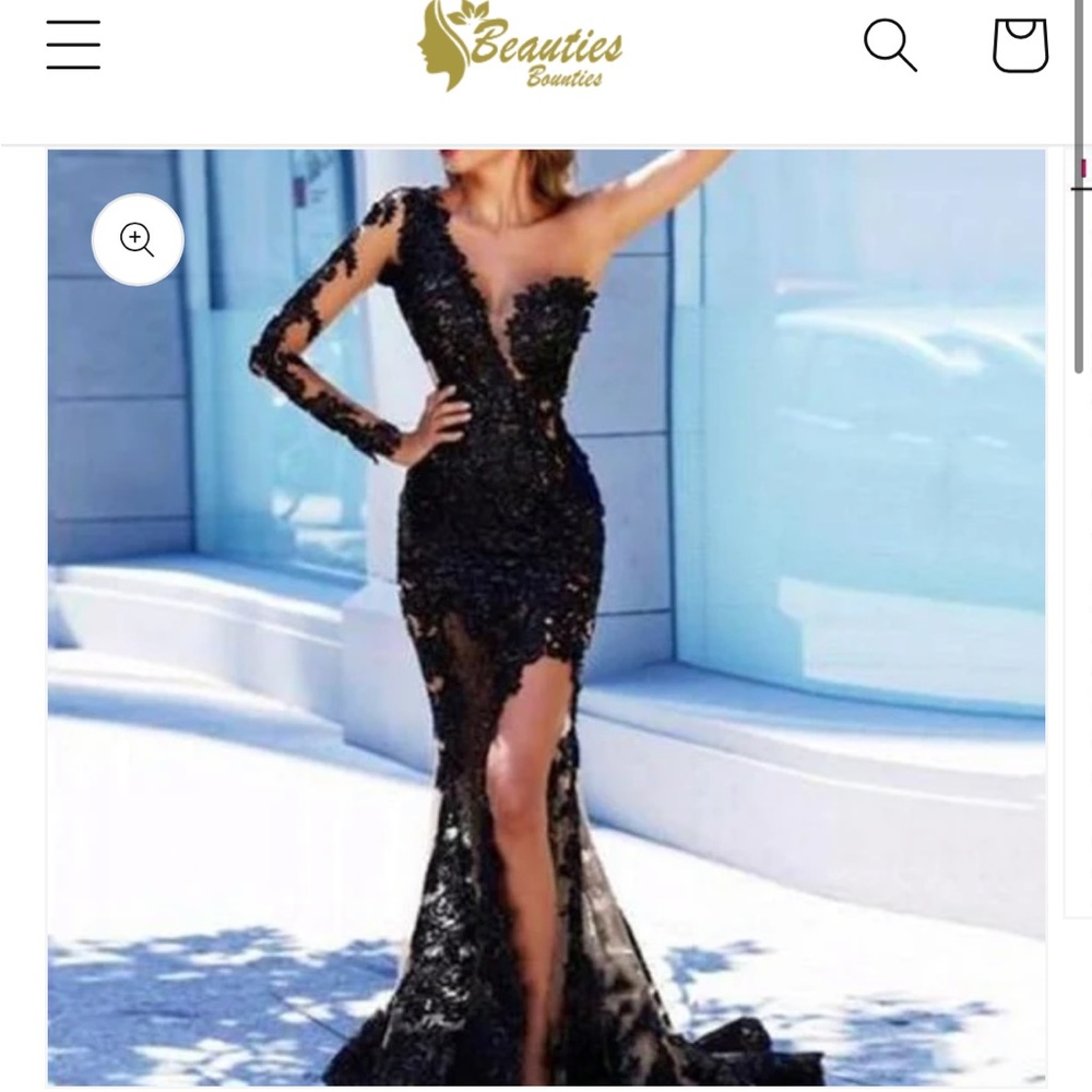 RED lace Evening dress